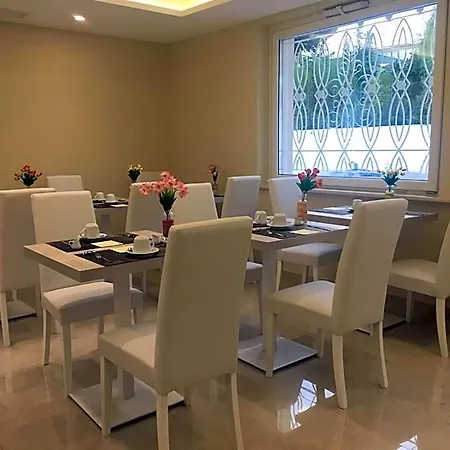 Hotel Grand Royal Pompeja