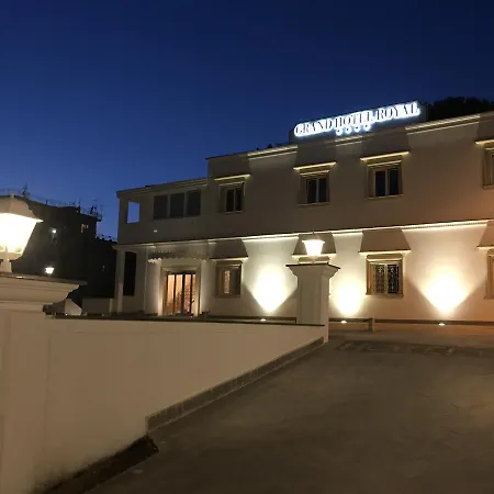 Grand Royal Hotel