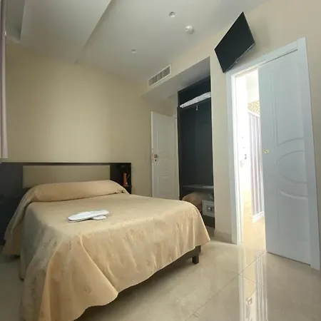 Отель Grand Royal