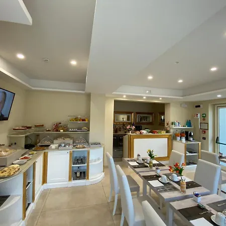 Отель Grand Royal